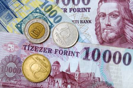 Elképesztő, ami a magyar bankokban folyik: egyre drágulnak a hitelek, és hol van a vége