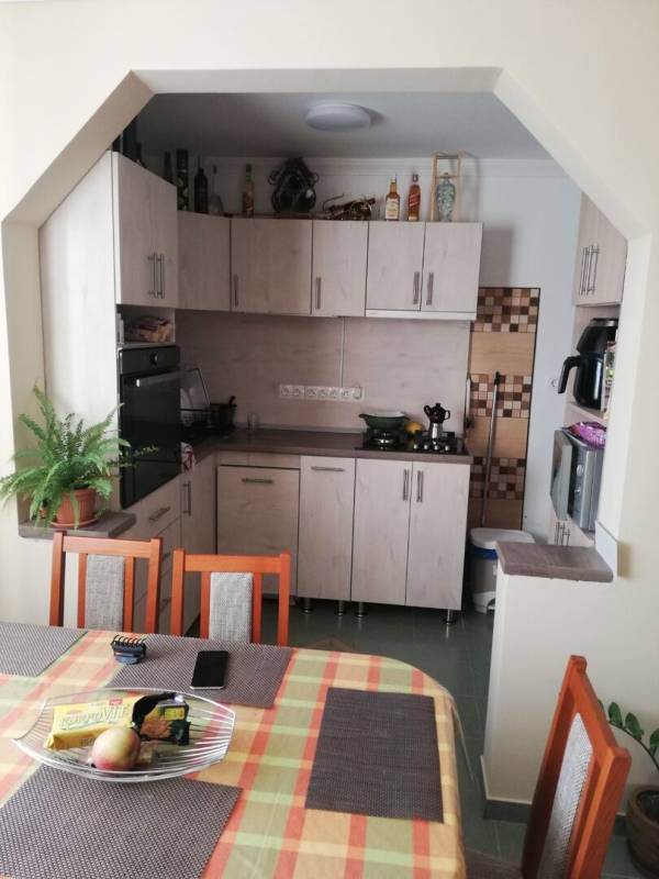 eladó családi ház, Apagy