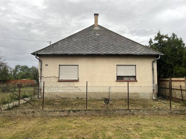 eladó családi ház, Sényő